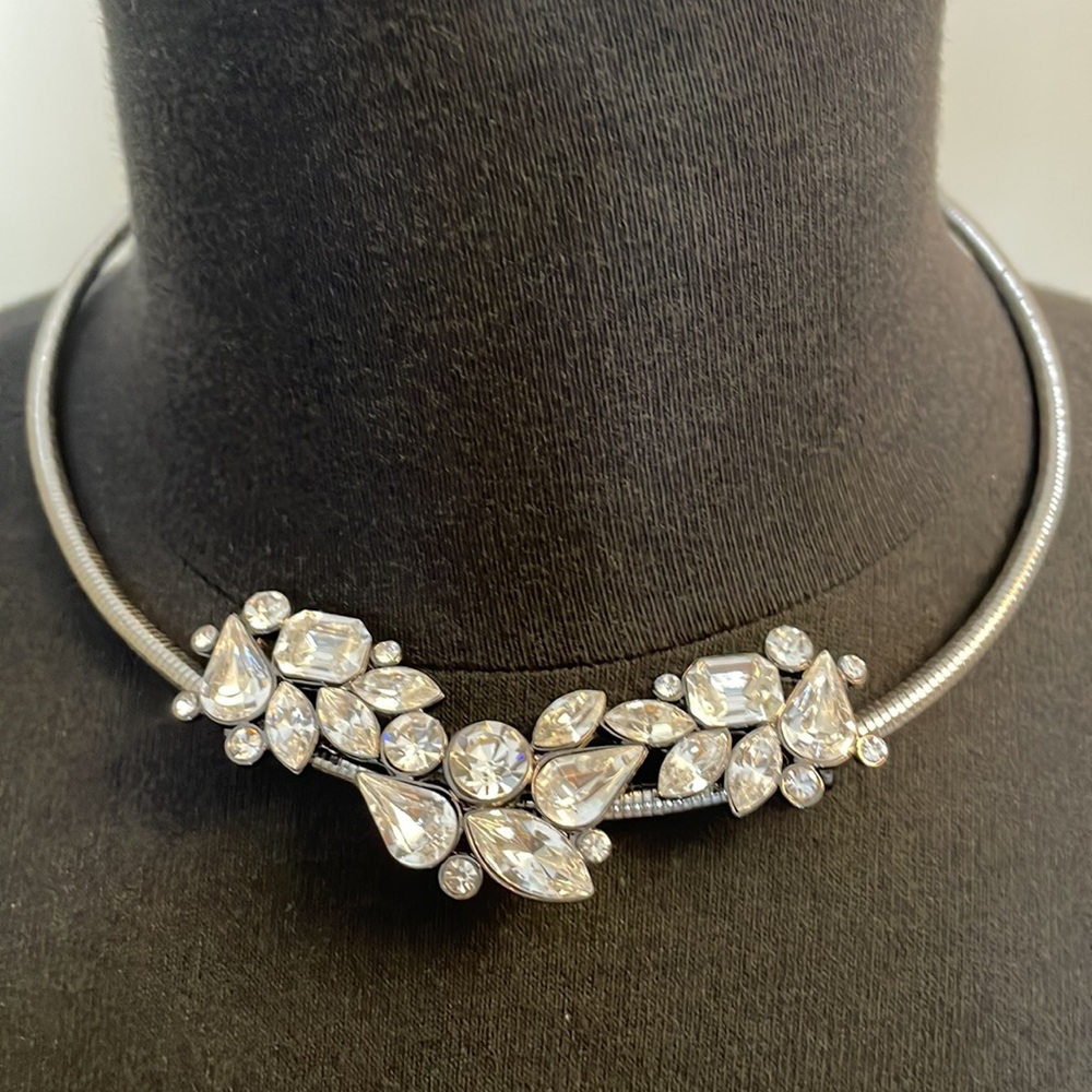 Beautiful necklace.  Stunning design.